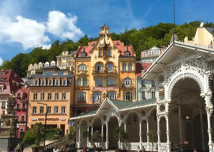 Family Hotel: Hotel Romance