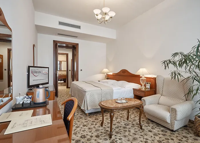 Family Hotel: Hotel Romance